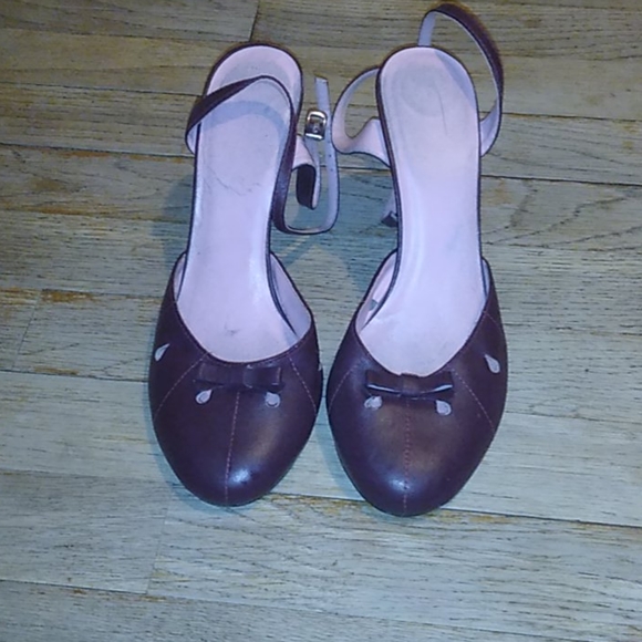 Size 7 maroon strap around the ankle heels - Picture 2 of 4